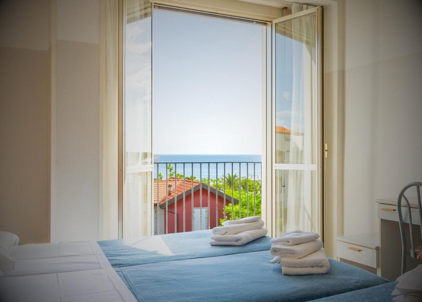 Hotel Selene - Vista Mare Riccione Exterior foto